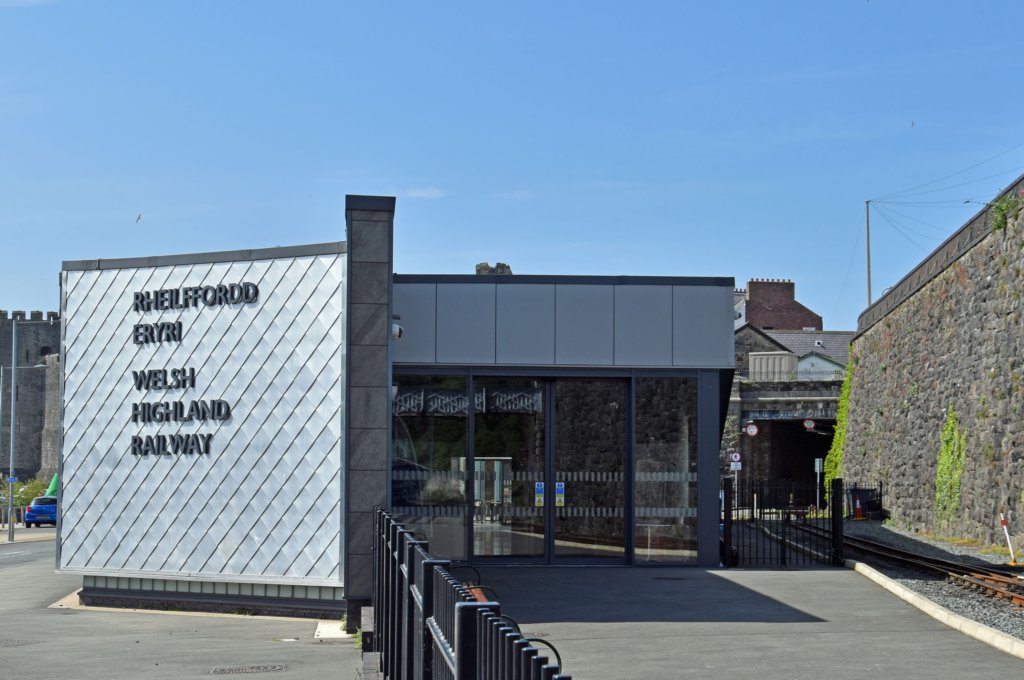 caernarfonstation2.jpg