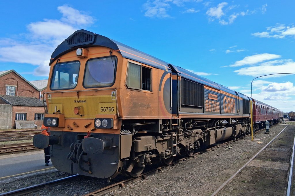 and4tc76324and76297eastleighworks31stmarch2026.jpg